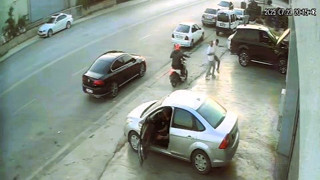Motosikletle takip ettikleri şahsa kurşun yağdırdılar