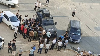 Durakta beklerken uğradığı silahlı saldırıda öldü