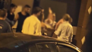 Sokak ortasında 2 çocuğa dayak attı, tokadı yedi!