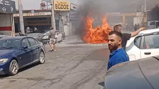 İzmir'de elektrikli otomobil alev alev yandı