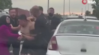 Yol verme kavgasında gözü dönen psikopatları vatandaşlar zor ayırdı!