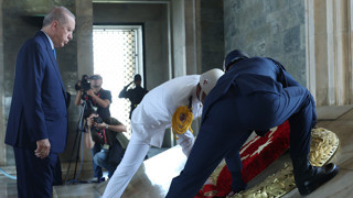 Erdoğan YAŞ öncesi Anıtkabir'e çıktı, Özel Deftere bunları yazdı