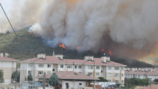Edirne'de çıkan ve bir anda büyüyen orman yangınını yağmur söndürdü