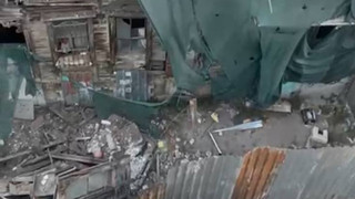 İstanbul'da 100 yıllık tarihi bina çöktü