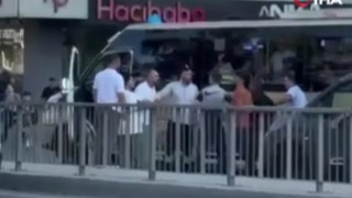 İstanbul trafiğinde ''kornaya niye basıyorsun'' kavgası: Tekme tokat saldırdı!