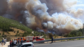 Mersin'de 3 ayrı noktada orman yangını çıktı; 3 mahalle boşaltıldı