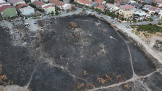 İzmir'de yerleşim yerlerine kadar ulaşan yangında kahreden görüntüler