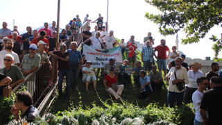 Aydın'da Özlem Çerçioğlu AK Parti'ye geçmesinin ardından ''topuklu'' eylem