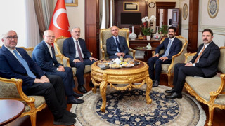 Bilal Erdoğan, Bursa Valisi'ni ziyaret edip, valinin koltuğunda oturdu