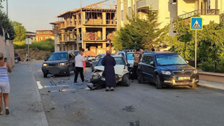Eşine sinirlenen kadın cipi ile eşinin aracına vura vura otomobili hurdaya çevirdi!