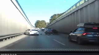 Trafikte güpegündüz alkollü sürücü dehşeti kamerada!