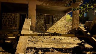 İki katlı evin balkonu çöktü; 2'si bebek çok sayıda kişi yaralandı