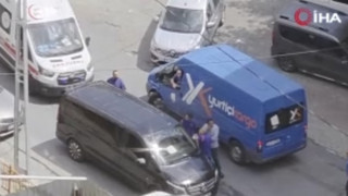 Yol verme tartışmasında birbirlerine giren trafik magandaları ''pes'' dedirtti!