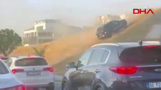 Trafik sıkışıklığından bunalan sürücü öyle bir şey yaptı ki...