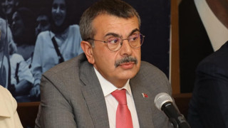 Bakan Tekin velilerden şikayet var diyerek açıkladı: Okullardaki ara tatil iptal edilebilir!
