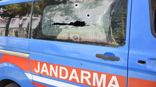 Jandarma aracına kurşun yağdırdılar: Araçtaki 2 sanık yaralandı