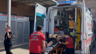 Karısı onu evlerinin önünde bıçakladı, yaralı koca tepki dahi veremedi!