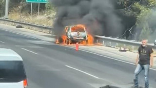 Otoyolda otomobilde çıkan yangın ormana sıçradı