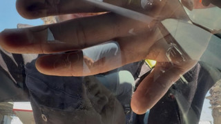 Cam silen çocuklar trafikte sürücülerin kabusu oldu