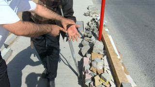 İstanbul'da bir vatandaş otobüs bekleyen öğrenciler için öyle bir şey yaptı ki...