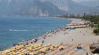 Türkiye'nin tatil başkentinde ücretsiz plaj krizi: Vatandaş ayaklandı!