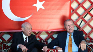 Bahçeli, Erdoğan'a türkü dinletti