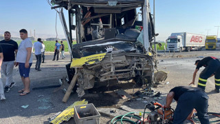 Özel halk otobüsü ile TIR çarpıştı: Ölü ve yaralılar var