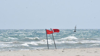 Valilik duyurdu: 4 ilçede 2 gün denize girmek yasak