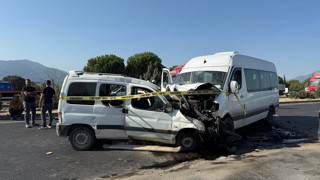 İzmir'de feci kaza: Ölü ve yaralılar var