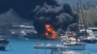 Limandaki tekneler alev topuna döndü!