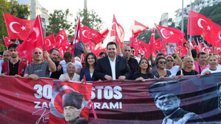 Beşiktaş Belediyesi 30 Ağustos'u ''Zafer Yürüyüşü'' ile kutladı