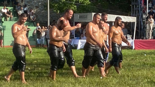 Yağlı güreş etkinliğinde ''Erdoğan'' krizi