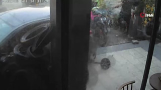 Bir felaket kılpayı atlatıldı... İstanbul'da akılalmaz kaza anı saniye saniye kamerada!