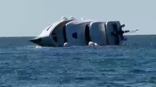 Yapımı 5 ayda tamamlanıp sahibine teslim edilen lüks yat, 15 dakikada sulara gömüldü!