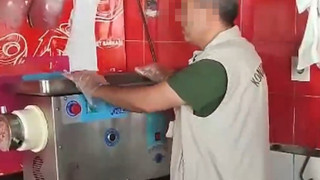 Kıyma makinelerinin içinden tarihe geçecek bir iğrençlik çıktı!