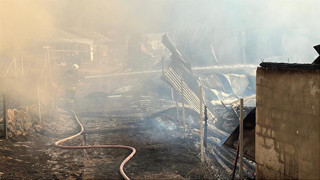 Yaylada yangın kabusu: 12 yapı küle döndü