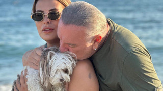 Burak Sergen 26 yaş küçük eşiyle yaz tatilinde aşka geldi