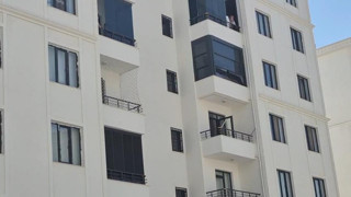 Başkomiser, evinde yakaladığı kişiyi tabancayla öldürdü