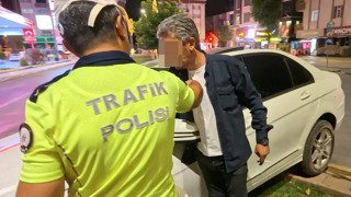 Yasal sınırdan 6 kat fazla alkole kaza yapıp gözaltına alınan sürücünün tepkisi olay oldu