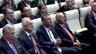 CHP'nin kuruluş yıl dönümü toplantısındaki boş koltuk dikkat çekti