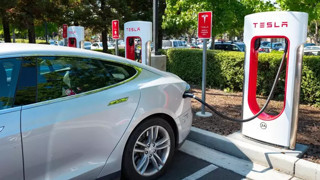 Tesla SuperCharger ücretlerine zam geldi