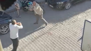 Güpegündüz sokak ortasında silahlar konuştu: 2 ölü var!