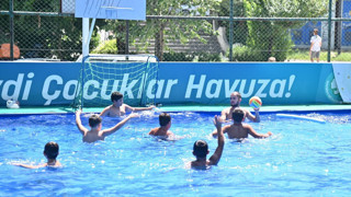 Manisa'da 6 Binden Fazla Öğrenci Yazı Havuzlarda Geçirdi