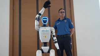 Türkiye'de bir ilk: İnsansı bir robot resmen Türkiye Cumhuriyeti vatandaşı oldu!