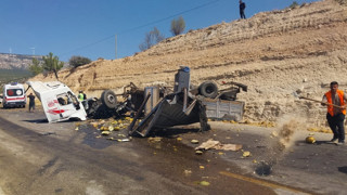 Türkiye'nin ölüm virajında korkunç kaza: Yolcu otobüsü kamyonla çarpıştı; ölü ve yaralılar var!