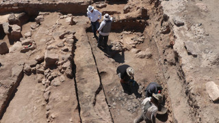 Asırlar önce yangında küle dönen sarayın kalıntıları ortaya çıktı
