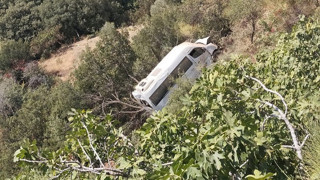 Servis minibüsü, uçuruma yuvarlandı: 4'ü öğrenci, 5 yaralı