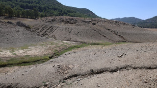 Türkiye'nin 5 yıldır adım adım kuraklaşan gölü yok oldu... Artık göl yerine voleybol sahası var!