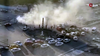 Güpegündüz trafiği kapatıp drift atan trafik teröristleri kamerada!