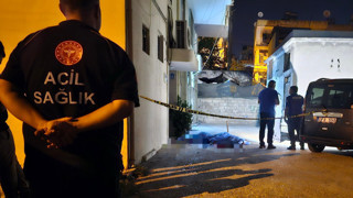 Evin önünde kanlı pusu: Bir kişi öldürüldü